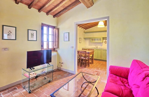 San Casciano in Val di Pesa Apartamento | Bonito apartamento con WIFI, piscina, TV, vista panorámica, aparcamiento, cerca de Greve In Chianti