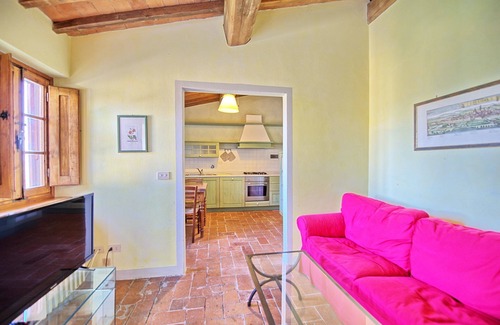 San Casciano in Val di Pesa Apartamento | Bonito apartamento con WIFI, piscina, TV, vista panorámica, aparcamiento, cerca de Greve In Chianti