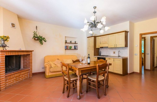 Badia Agnano Apartamento | Bonito apartamento con piscina privada, WIFI, TV, patio, vista panorámica, aparcamiento