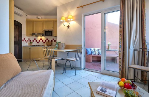 Canneddi Apartamento | Hermoso apartamento para 4 personas con piscina, WIFI, A/C, TV, terraza y mascotas permitida