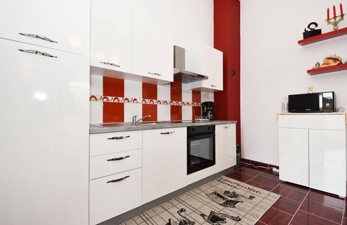 Obrovac Apartamento | Hermoso apartamento para 4 personas con WIFI, A/C, TV, terraza y aparcamiento