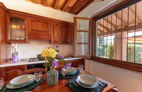 Massa Marittima Casa | Precioso apartamento en villa para 4 personas con A/C, WIFI, TV, terraza y mascotas permitida