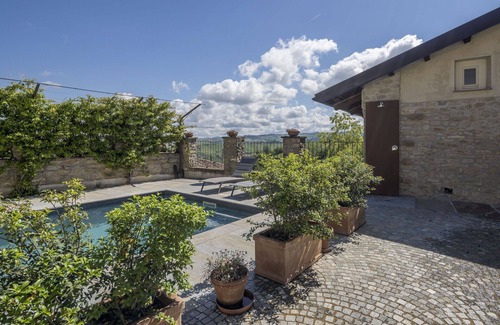 Monforte d'Alba Apartamento | Precioso apartamento para 4 personas con piscina, WIFI y terraza, cerca de Alba
