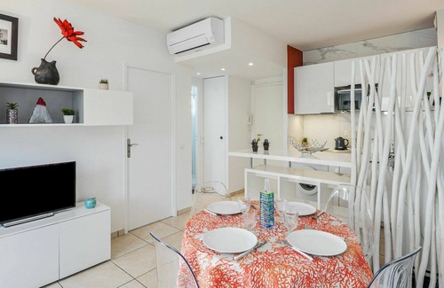 Nice Apartamento | Precioso apartamento para 4 personas con piscina, WIFI, A/C, TV, terraza y aparcamiento