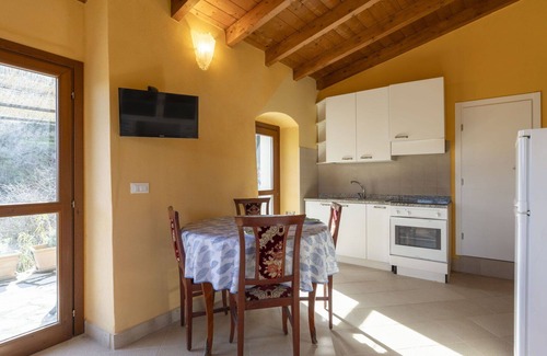 Valloria Apartamento | Hermoso apartamento con piscina, WIFI, patio, mascotas permitida, vista panorámica y aparcamiento