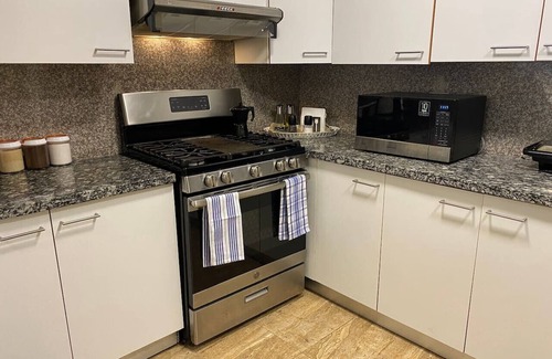 La Arboleda Condominio | Lovely Apartment in the Heart of the City: Renovated, Stylish Decor