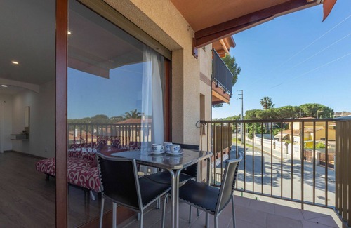 Torredembarra Apartamento | Hermoso apartamento para 4 personas con WIFI, TV, terraza y aparcamiento