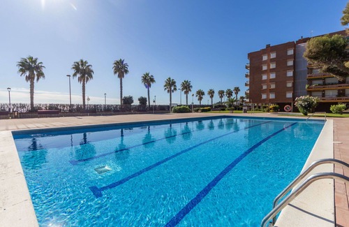 Torredembarra Apartamento | Bonito apartamento para 4 personas con piscina, WIFI, TV, terraza y aparcamiento