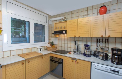 Tossa de Mar Apartamento | Bonito apartamento para 6 personas con piscina, WIFI, TV, terraza y aparcamiento