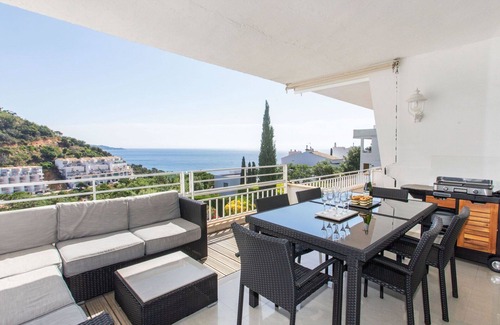 Tossa de Mar Apartamento | Bonito apartamento para 6 personas con piscina, WIFI, TV, terraza y aparcamiento