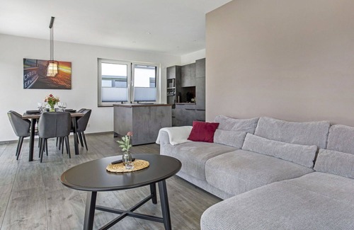 Butjadingen Apartamento | Acogedor apartamento para 11 personas con WIFI, TV, terraza y aparcamiento