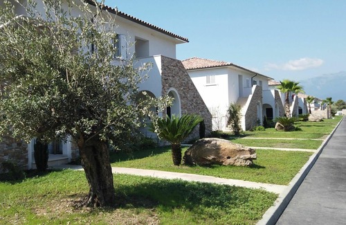 Ghisonaccia Apartamento | Precioso apartamento con WIFI, piscina, A/C, TV, terraza, mascotas permitida y aparcamiento