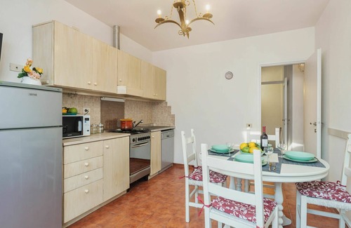 Marina di Pietrasanta Apartamento | Bonito apartamento para 5 personas con WIFI, A/C, TV, balcón y mascotas permitida