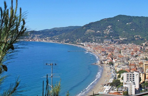 Stellanello Apartamento | Lovely apartment for 5 guests with TV, terrace, pets allowed and parking