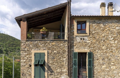 Garlenda Apartamento | Lovely apartment for 4 guests with WIFI, balcony, pets allowed and parking