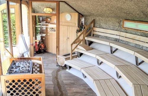 Mariapfarr Apartamento | Hermoso apartamento con jacuzzi, WIFI, piscina, TV, terraza y aparcamiento