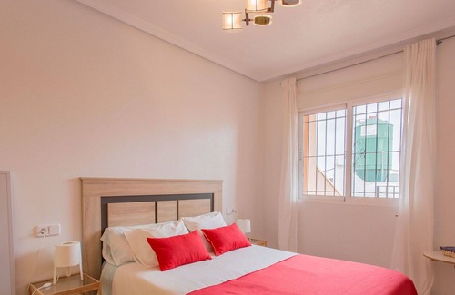 Los Alcázares Apartamento | Lovely apartment for 6 people with WIFI, pool, TV, terrace and pets allowed