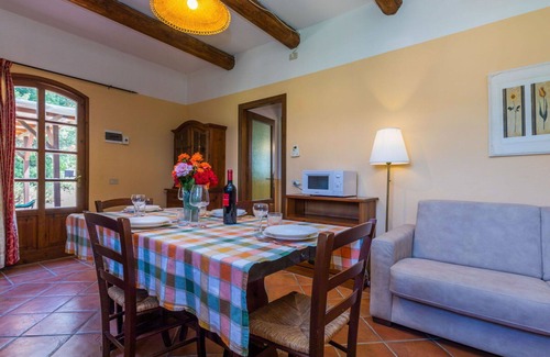 Riparbella Apartamento | Precioso apartamento para 4 personas con WIFI, A/C, piscina, TV, patio y aparcamiento