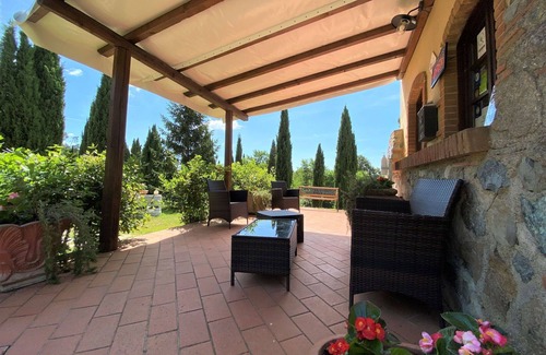 Riparbella Apartamento | Precioso apartamento para 4 personas con WIFI, A/C, piscina, TV, patio y aparcamiento