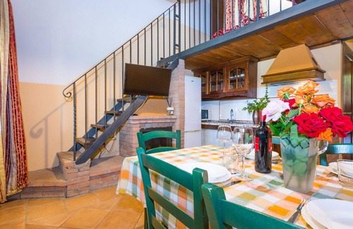 Riparbella Apartamento | Acogedor apartamento para 5 personas con piscina, A/C, WIFI, TV, patio y aparcamiento