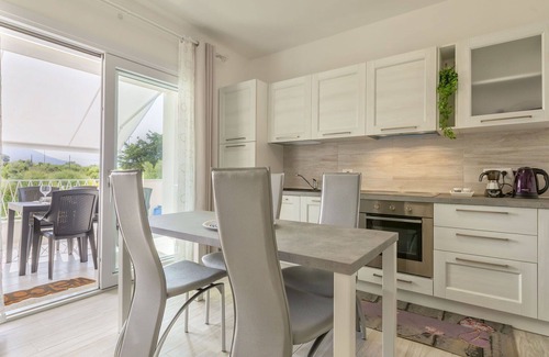 La Muddizza Apartamento | Bonito apartamento para 5 personas con piscina, A/C, WIFI, TV, terraza y aparcamiento