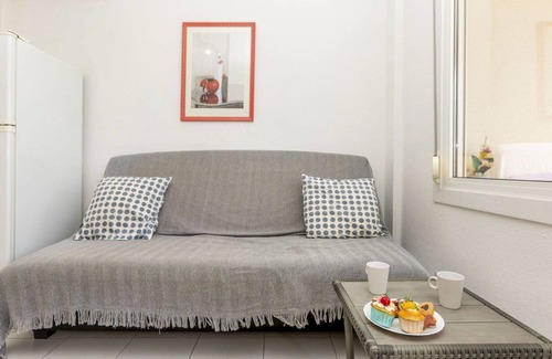 Vinaros Apartamento | Acogedor apartamento para 2 personas con A/C, WIFI, piscina, TV y aparcamiento