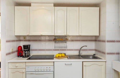 Vinaros Apartamento | Acogedor apartamento para 2 personas con A/C, WIFI, piscina, TV y aparcamiento