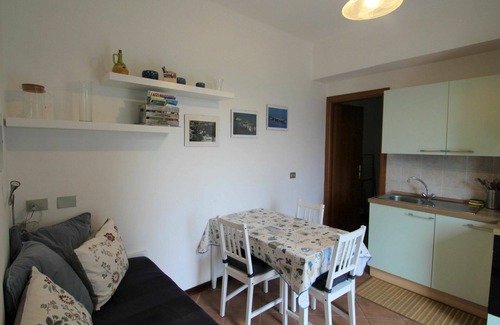 Luino Apartamento | Bonito apartamento para 3 personas con WIFI, TV, patio y aparcamiento