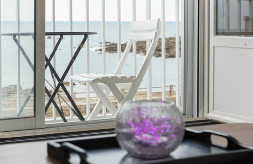 Morbihan Apartamento | Acogedor apartamento para 4 personas con WIFI, TV, balcón, mascotas permitida y aparcamiento