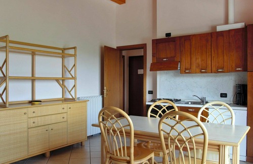 Cunettone-villa Apartamento | Apartamento con WIFI, A/C, piscina, TV, balcón, mascotas permitida, vista panorámica, aparcamiento