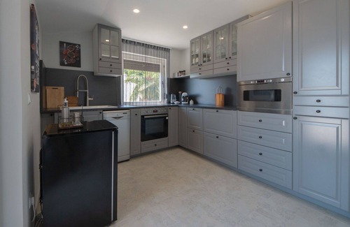 Tulisevica Apartamento | Acogedor apartamento para 4 personas con A/C, WIFI, piscina, TV, terraza y mascotas permitida