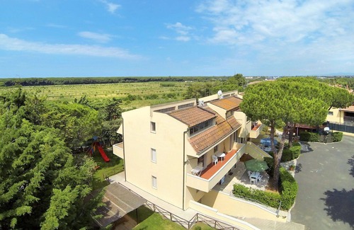 Marina di Cecina Apartamento | Acogedor apartamento con WIFI, A/C, piscina, TV, patio, mascotas permitida y aparcamiento