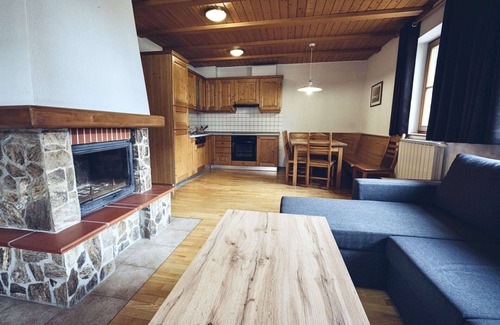 Hocko Pohorje Apartamento | Hermoso apartamento con piscina, WIFI, TV, balcón, mascotas permitida y vista panorámica