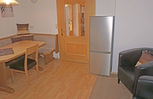 Flirsch Apartamento | Precioso apartamento para 5 personas con WIFI, TV, patio, mascotas permitida y aparcamiento