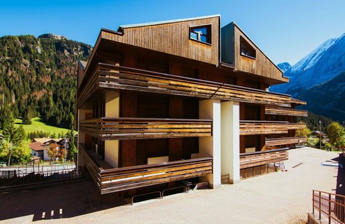 Alba Apartamento | Bonito apartamento para 5 personas con bañera de hidromasaje, WIFI, TV, balcón y aparcamiento