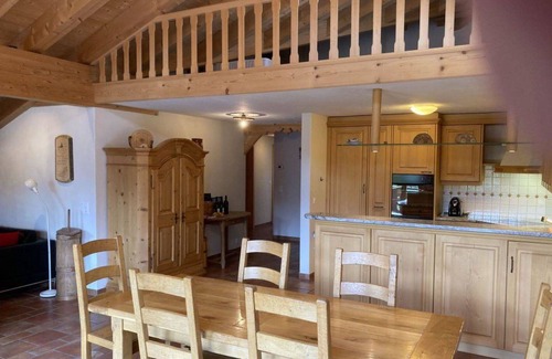 Saanenmoeser Apartamento | Bonito apartamento para 6 personas con WIFI, TV y balcón