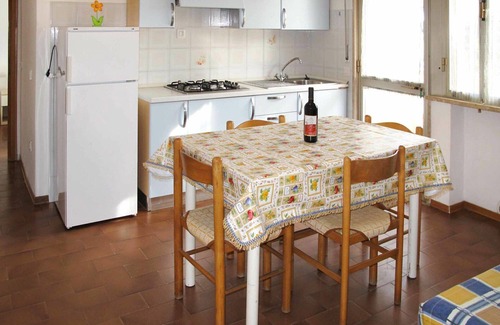 Marina di Cecina Apartamento | Lovely apartment for 6 guests with pool, WIFI, A/C, TV, patio and pets allowed
