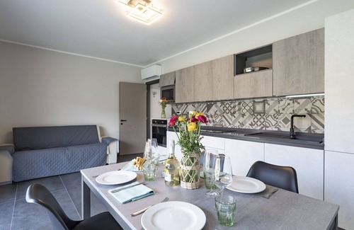 Caramagna Ligure Apartamento | Hermoso apartamento para 6 personas con A/C, piscina, WIFI, TV, terraza y mascotas permitida