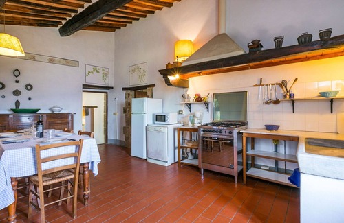 Pescia Apartamento | Hermoso apartamento para 6 personas con piscina, WIFI, TV, patio, mascotas permitida y aparcamiento