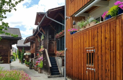 Saanen Apartamento | Acogedor apartamento para 8 personas con WIFI, TV y terraza