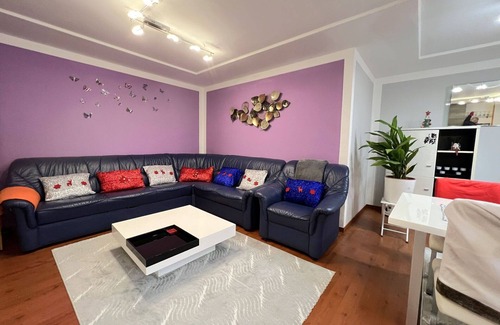 Gloggnitz Apartamento | Hermoso apartamento para 5 personas con WIFI, TV, patio y aparcamiento