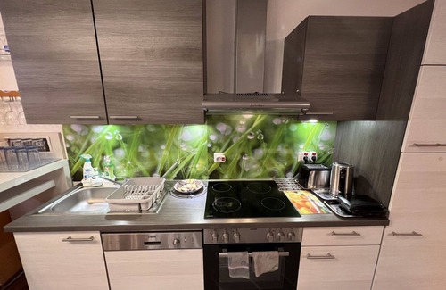 Gloggnitz Apartamento | Hermoso apartamento para 5 personas con WIFI, TV, patio y aparcamiento