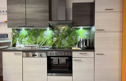 Gloggnitz Apartamento | Hermoso apartamento para 5 personas con WIFI, TV, patio y aparcamiento