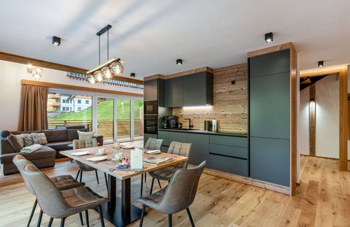 Solk Apartamento | Acogedor apartamento para 4 personas con bañera de hidromasaje, WIFI, TV y patio