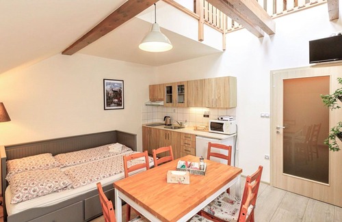 Arnoltice Apartamento | Hermoso apartamento para 6 personas con WIFI, TV y terraza