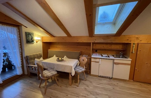 Farchant Apartamento | Bonito apartamento para 2 personas con WIFI, TV y balcón