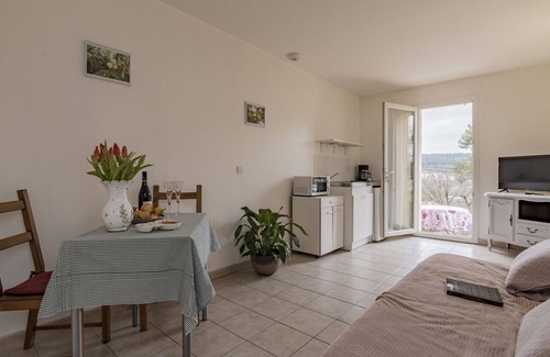 Gardanne Apartamento | Lovely apartment for 2 people with WIFI, TV, terrace and panoramic view