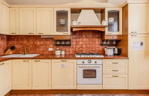 Carlazzo Apartamento | Lovely apartment for 4 people with WIFI, TV and balcony