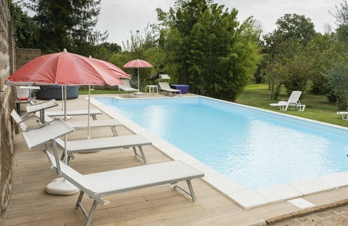 Corchiano Apartamento | Hermoso apartamento para 8 personas con WIFI, piscina, TV, patio, mascotas permitida y aparcamiento