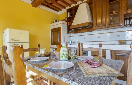 Fucecchio Apartamento | Acogedor apartamento con WIFI, piscina, A/C, balcón, mascotas permitida y aparcamiento